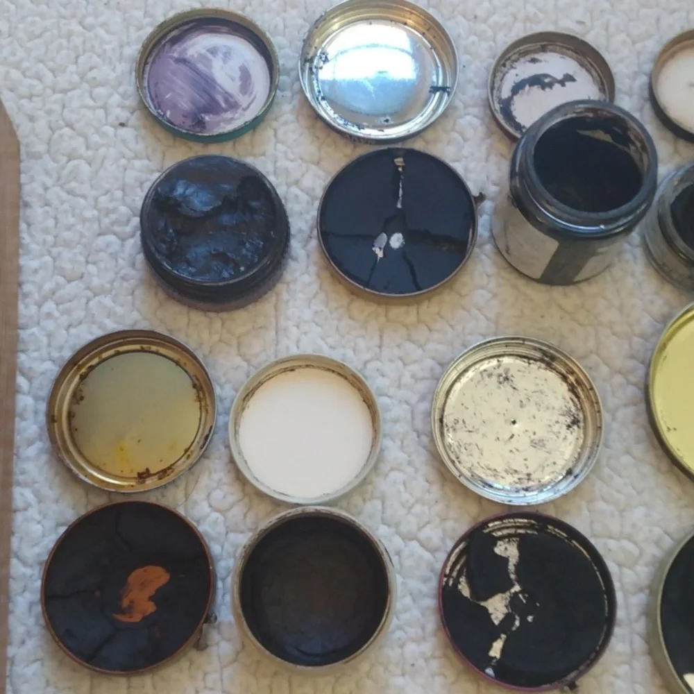 Vintage Cedar Griffin Shoe Shine Kit - 13 Pieces - Picture 5 of 16